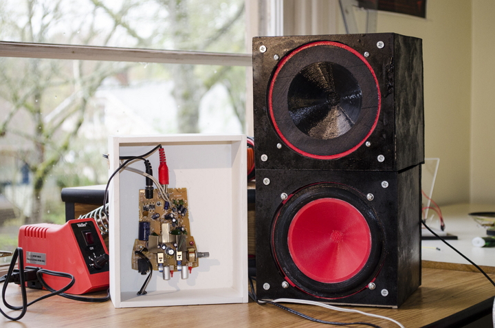 the-ear-to-hell-evolution-of-classic-audio-speaker-into-a-3d-printing-device-cum-music-producer-2